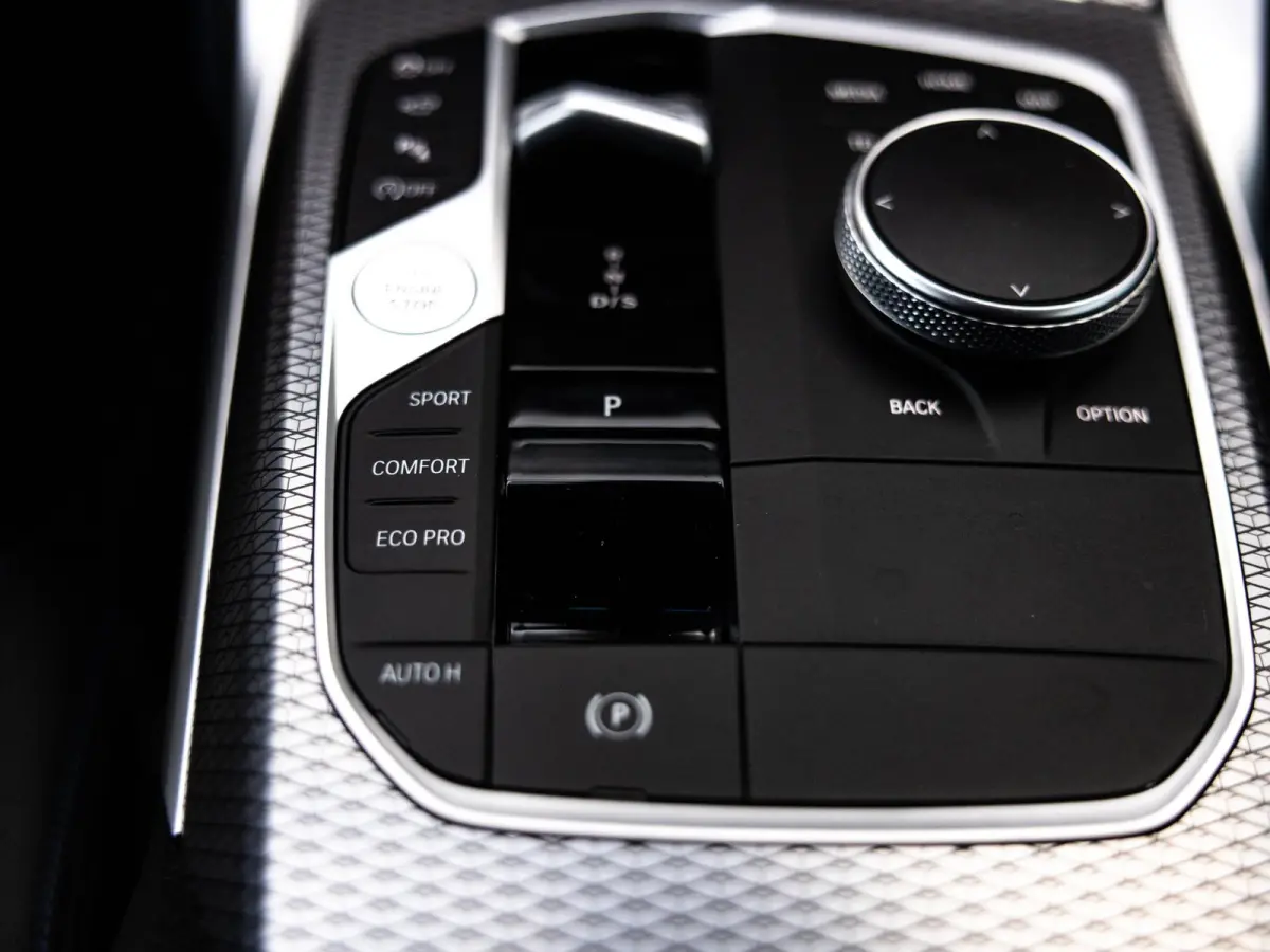 M240i xDrive | HARMAN KARDON | STOELMEMORY | ADAPTIEVE CRUISE CONTROL | INNOVATIE PAKKET | COMFORT PAKKET | BROOKLYN GRAU | 19 INCH JET BLACK |