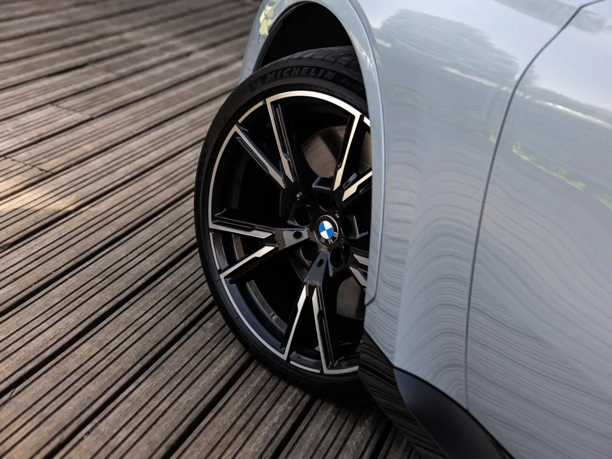 M240i xDrive | HARMAN KARDON | STOELMEMORY | ADAPTIEVE CRUISE CONTROL | INNOVATIE PAKKET | COMFORT PAKKET | BROOKLYN GRAU | 19 INCH JET BLACK |