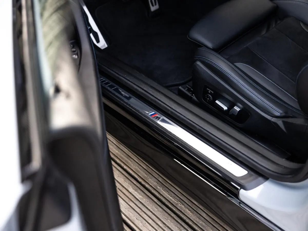 M240i xDrive | HARMAN KARDON | STOELMEMORY | ADAPTIEVE CRUISE CONTROL | INNOVATIE PAKKET | COMFORT PAKKET | BROOKLYN GRAU | 19 INCH JET BLACK |