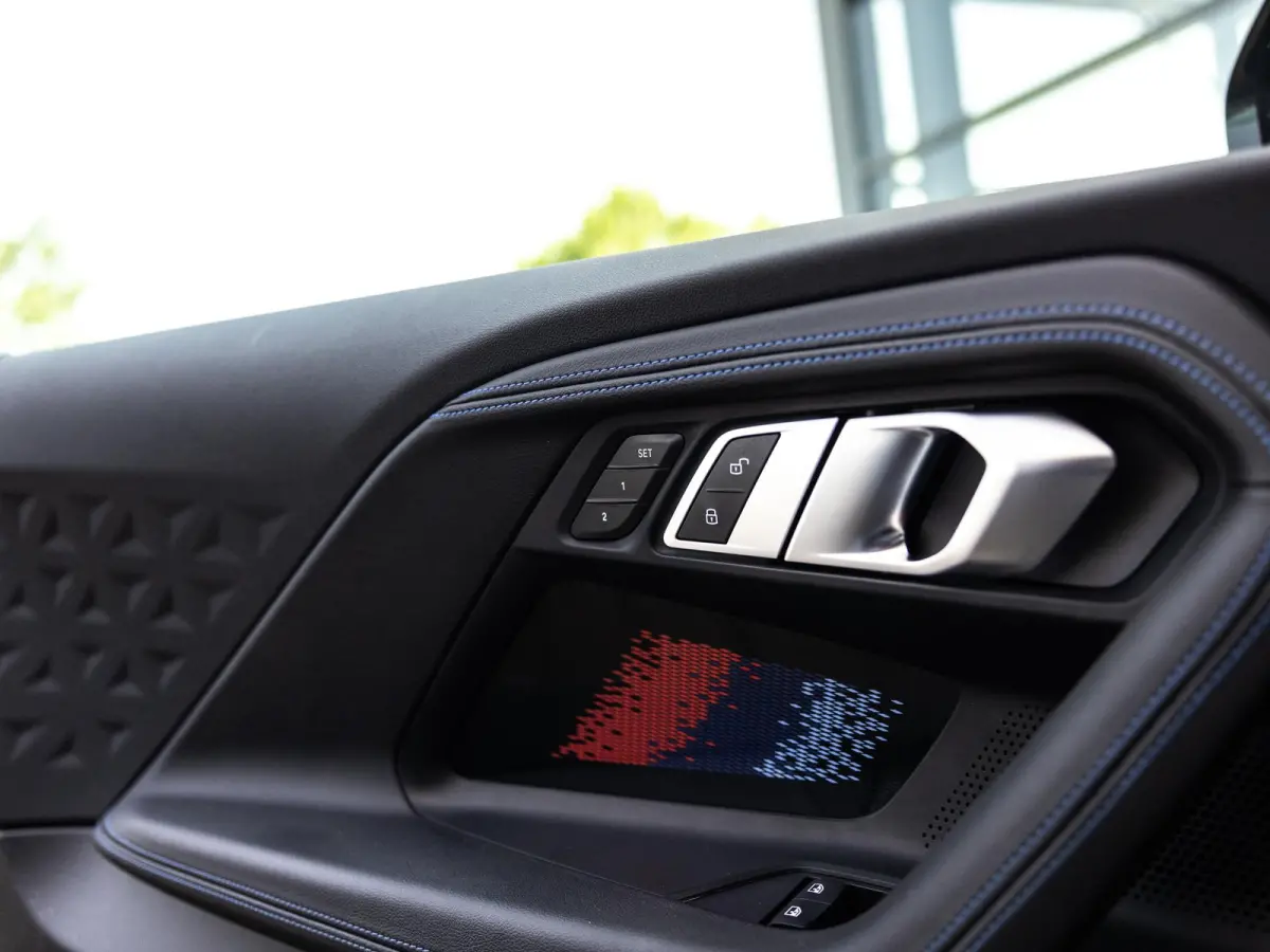 M240i xDrive | HARMAN KARDON | STOELMEMORY | ADAPTIEVE CRUISE CONTROL | INNOVATIE PAKKET | COMFORT PAKKET | BROOKLYN GRAU | 19 INCH JET BLACK |