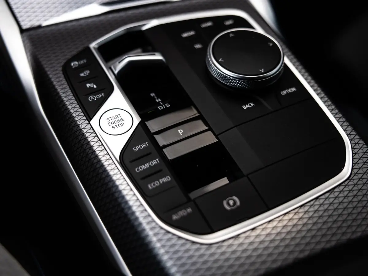 M240i xDrive | HARMAN KARDON | STOELMEMORY | ADAPTIEVE CRUISE CONTROL | INNOVATIE PAKKET | COMFORT PAKKET | BROOKLYN GRAU | 19 INCH JET BLACK |