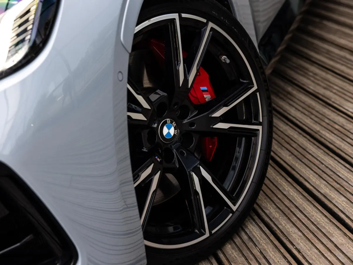 M240i xDrive | HARMAN KARDON | STOELMEMORY | ADAPTIEVE CRUISE CONTROL | INNOVATIE PAKKET | COMFORT PAKKET | BROOKLYN GRAU | 19 INCH JET BLACK |