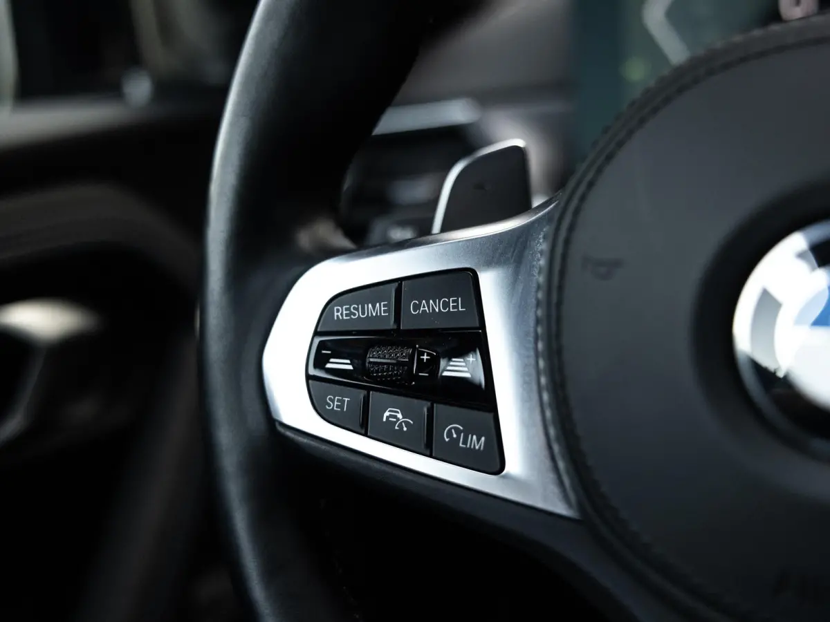 M240i xDrive | HARMAN KARDON | STOELMEMORY | ADAPTIEVE CRUISE CONTROL | INNOVATIE PAKKET | COMFORT PAKKET | BROOKLYN GRAU | 19 INCH JET BLACK |
