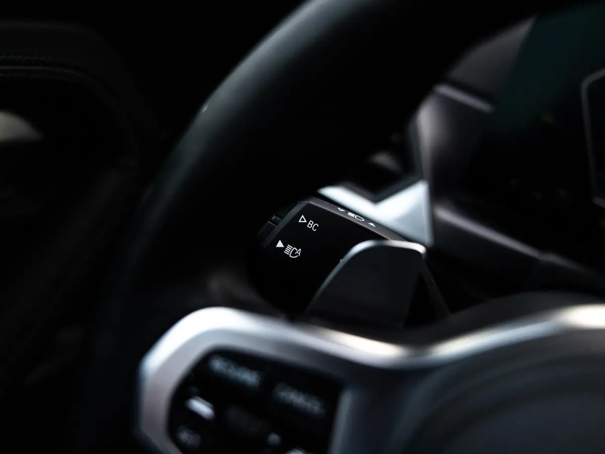 M240i xDrive | HARMAN KARDON | STOELMEMORY | ADAPTIEVE CRUISE CONTROL | INNOVATIE PAKKET | COMFORT PAKKET | BROOKLYN GRAU | 19 INCH JET BLACK |