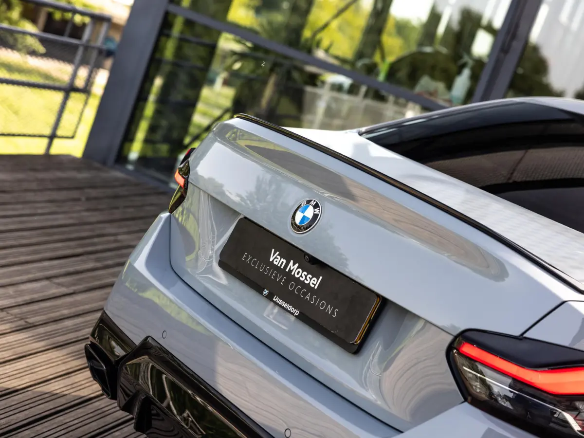 M240i xDrive | HARMAN KARDON | STOELMEMORY | ADAPTIEVE CRUISE CONTROL | INNOVATIE PAKKET | COMFORT PAKKET | BROOKLYN GRAU | 19 INCH JET BLACK |