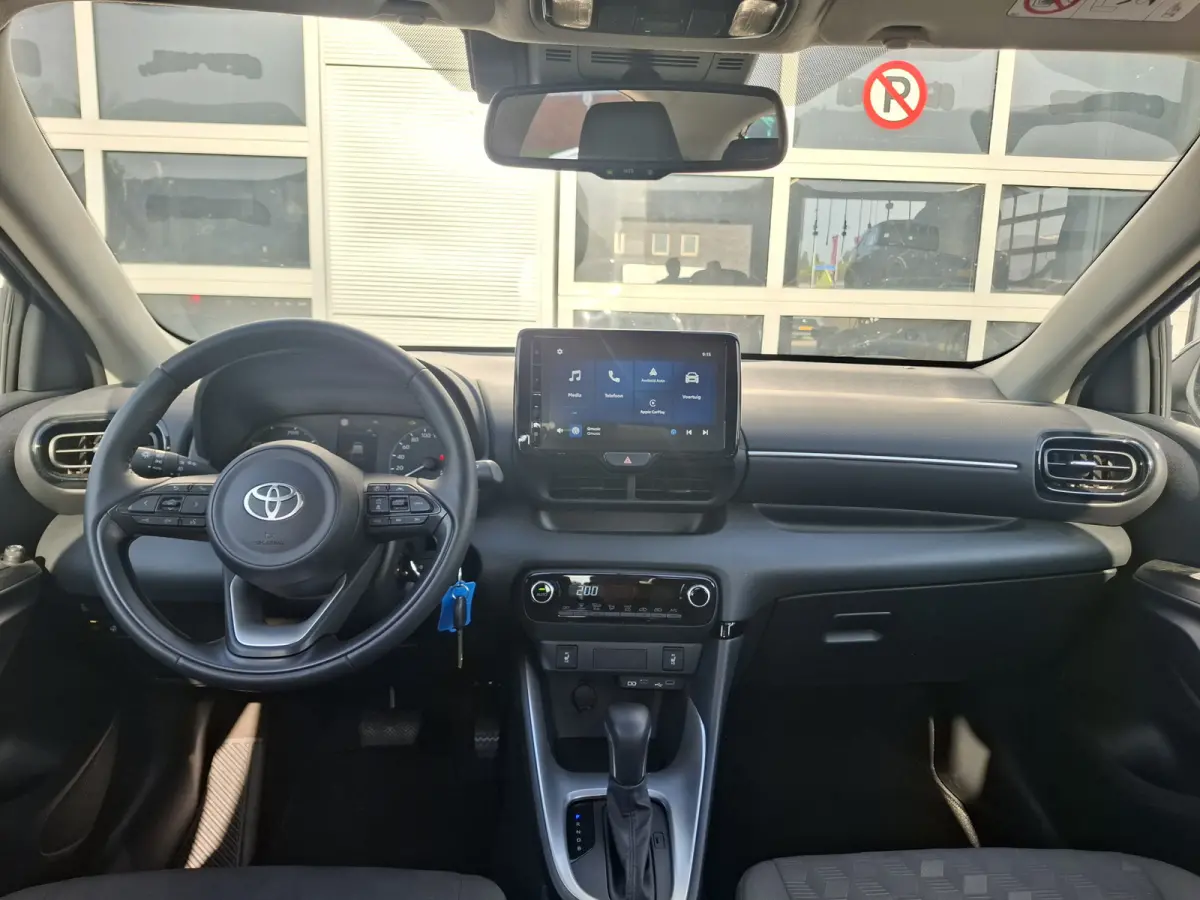 1.5 Hybrid 115 Active | Android Auto/Apple Carplay | LM Velgen 15" | Voorstoelen Verwarmd | Cruise Control Adaptief | Achteruitrijcamera | DAB |