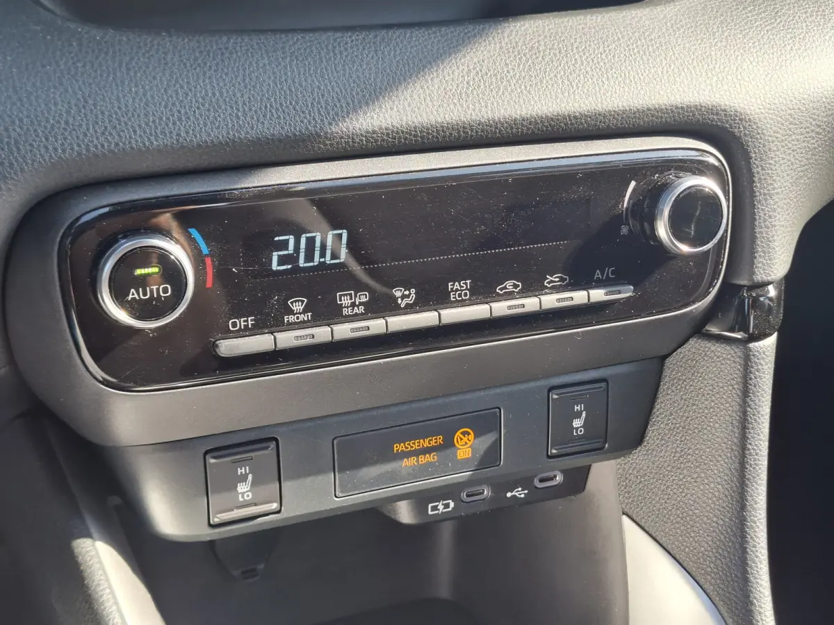 1.5 Hybrid 115 Active | Android Auto/Apple Carplay | LM Velgen 15" | Voorstoelen Verwarmd | Cruise Control Adaptief | Achteruitrijcamera | DAB |