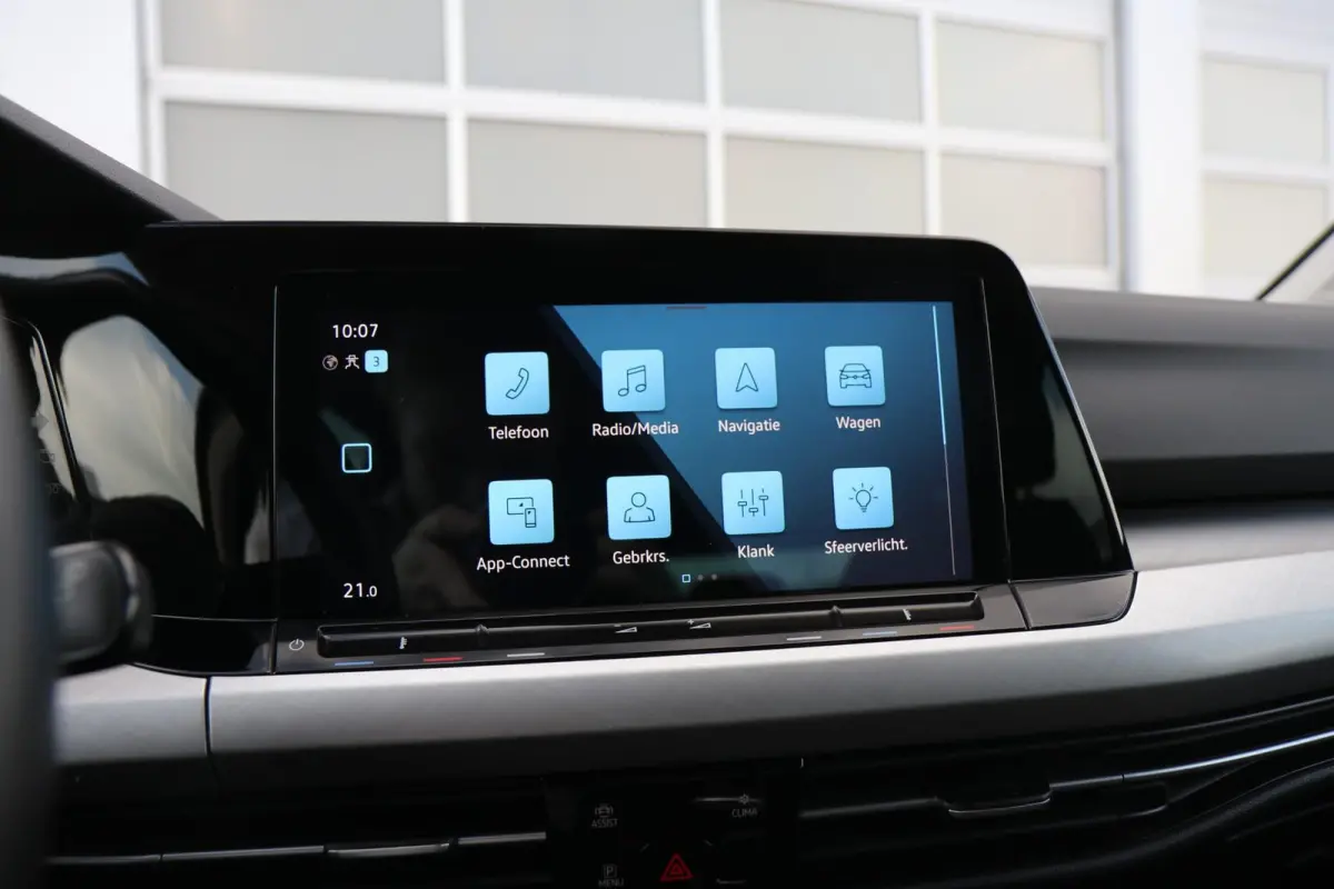 1.0 TSI 110pk Life | Navigatie | App Connect | Parkeersensoren | LED Verlichting | Trekhaak