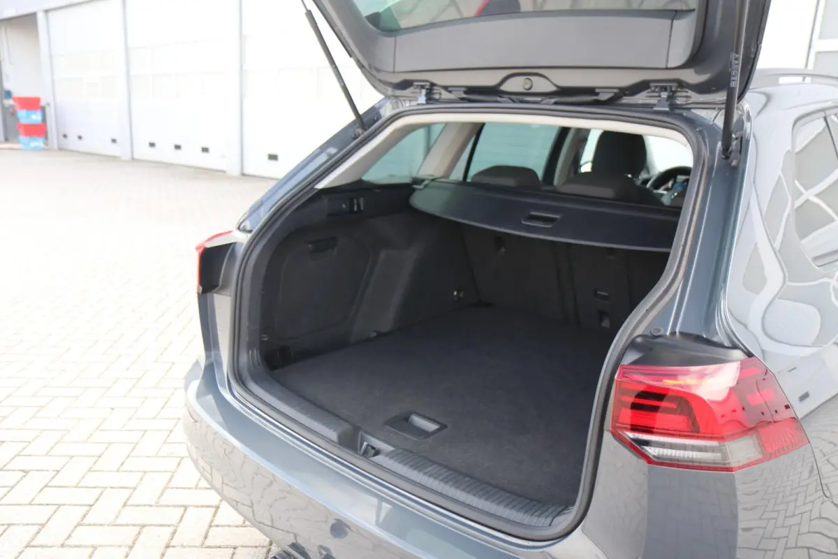 1.0 TSI 110pk Life | Navigatie | App Connect | Parkeersensoren | LED Verlichting | Trekhaak