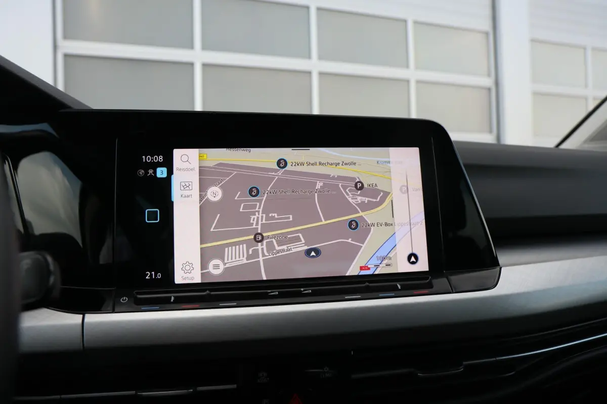 1.0 TSI 110pk Life | Navigatie | App Connect | Parkeersensoren | LED Verlichting | Trekhaak