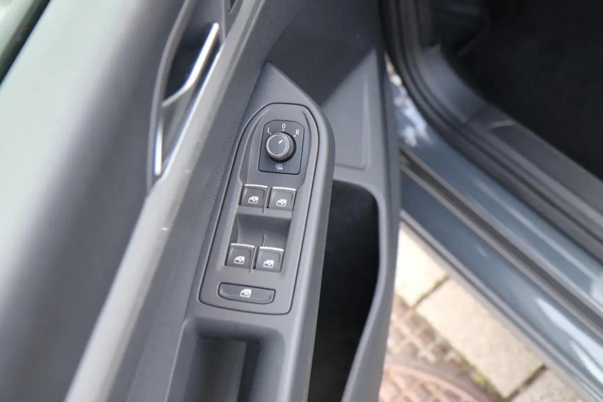 1.0 TSI 110pk Life | Navigatie | App Connect | Parkeersensoren | LED Verlichting | Trekhaak