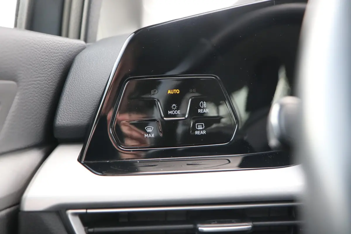 1.0 TSI 110pk Life | Navigatie | App Connect | Parkeersensoren | LED Verlichting | Trekhaak