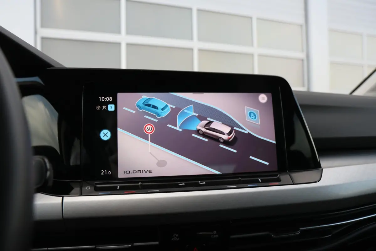 1.0 TSI 110pk Life | Navigatie | App Connect | Parkeersensoren | LED Verlichting | Trekhaak