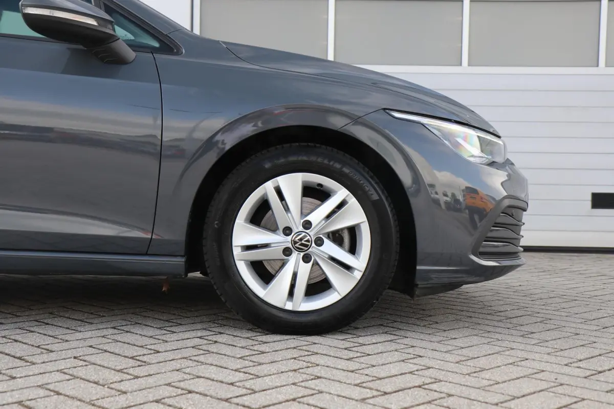 1.0 TSI 110pk Life | Navigatie | App Connect | Parkeersensoren | LED Verlichting | Trekhaak