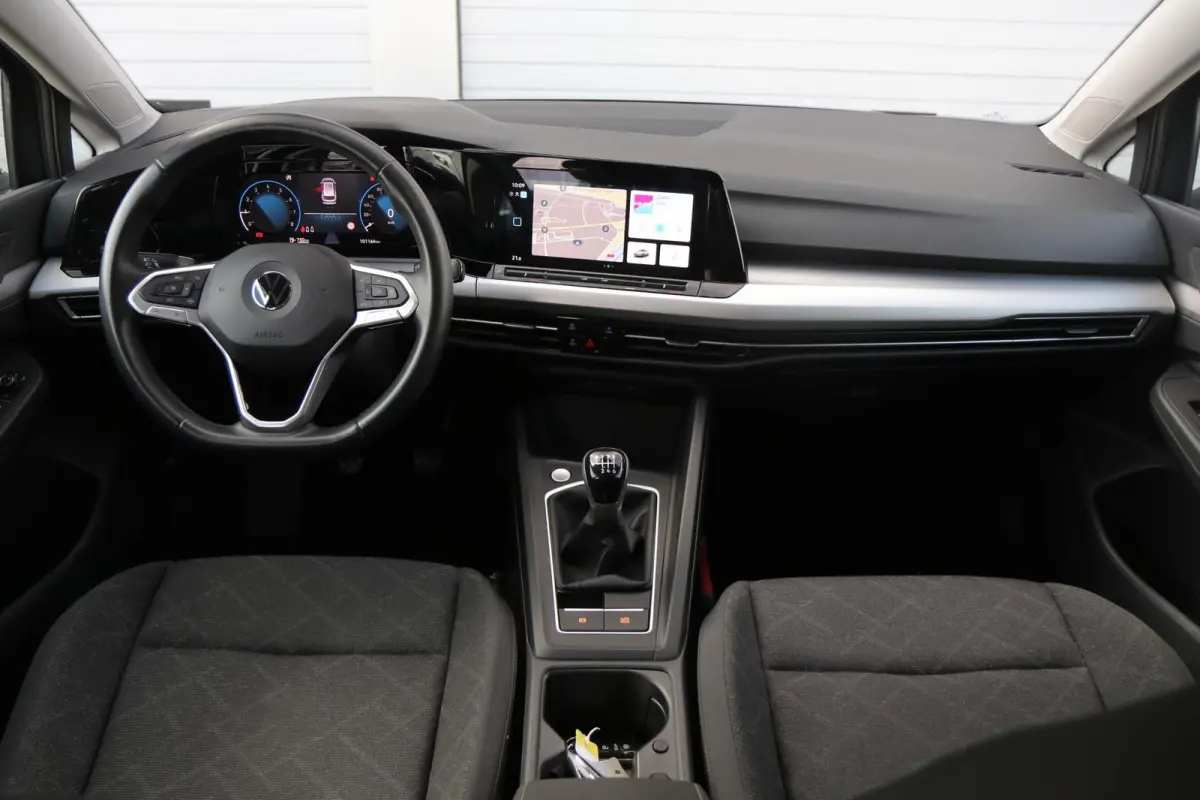 1.0 TSI 110pk Life | Navigatie | App Connect | Parkeersensoren | LED Verlichting | Trekhaak
