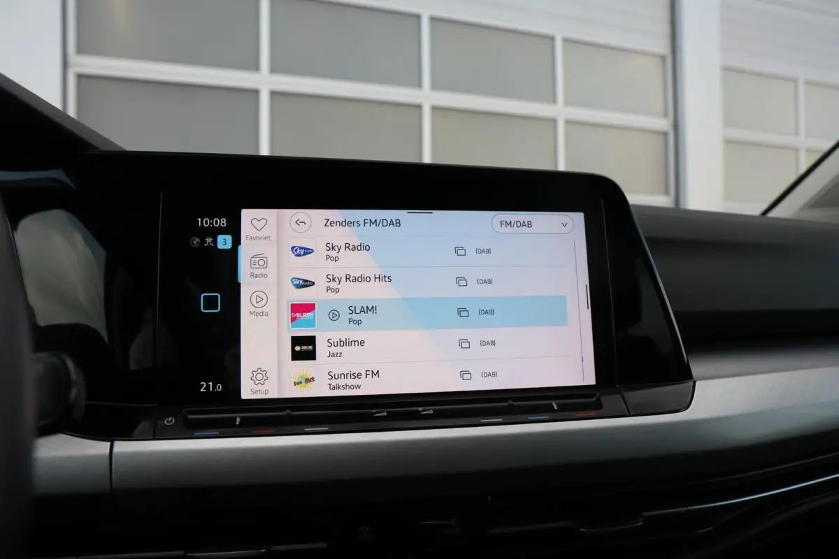 1.0 TSI 110pk Life | Navigatie | App Connect | Parkeersensoren | LED Verlichting | Trekhaak