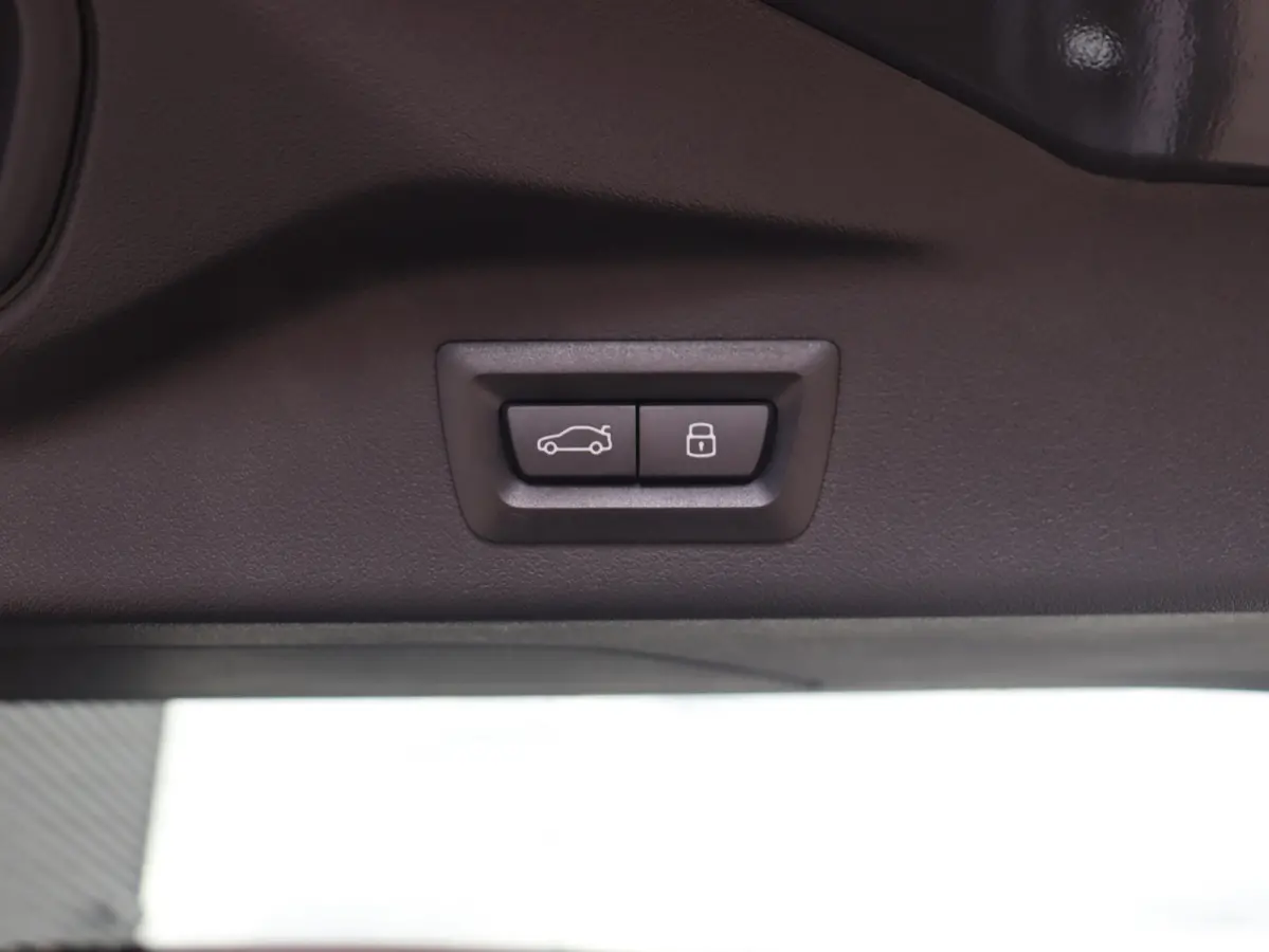 xDrive40i | M Sportpakket Pro | Bowers & Wilkins | Soft-Close | Panoramdak Sky Lounge |  Iconic Glow kristalkoplampen