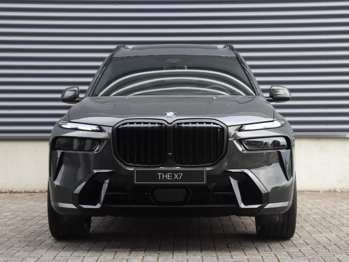 xDrive40i | M Sportpakket Pro | Bowers & Wilkins | Soft-Close | Panoramdak Sky Lounge |  Iconic Glow kristalkoplampen