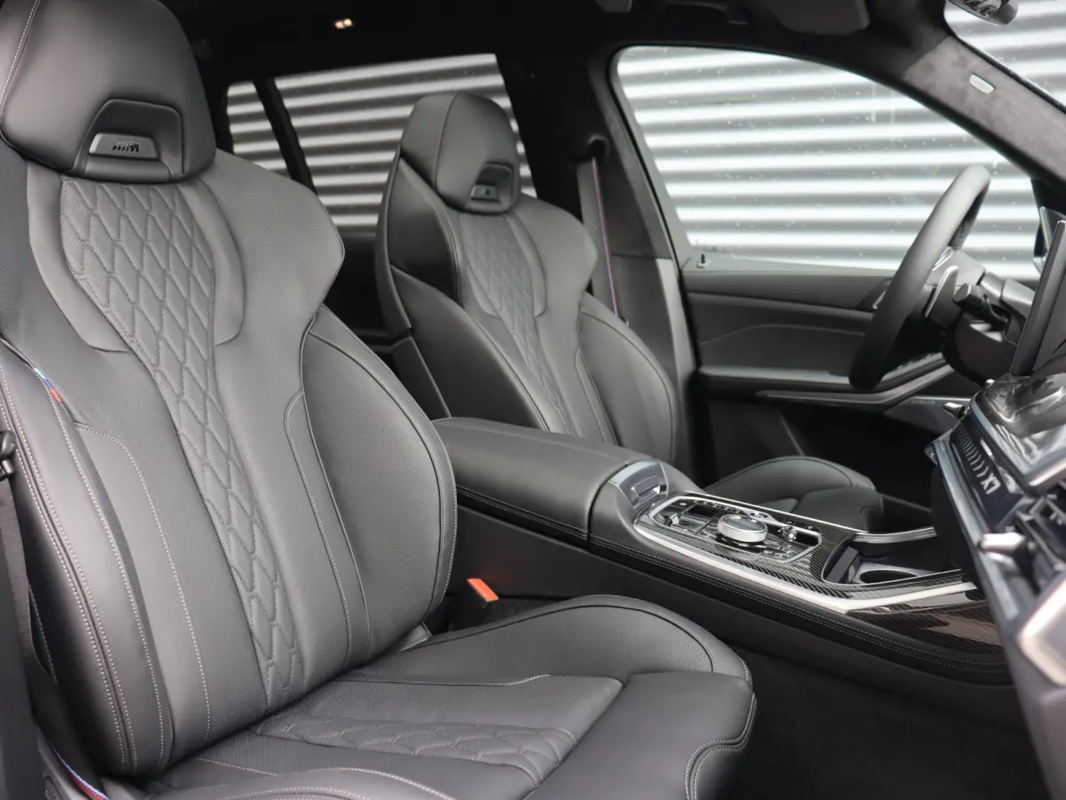 xDrive40i | M Sportpakket Pro | Bowers & Wilkins | Soft-Close | Panoramdak Sky Lounge |  Iconic Glow kristalkoplampen