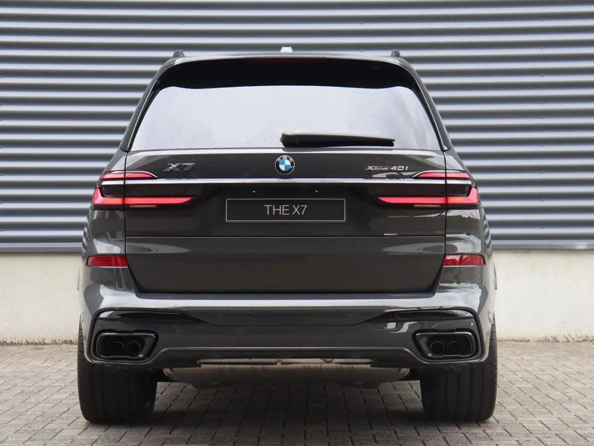 xDrive40i | M Sportpakket Pro | Bowers & Wilkins | Soft-Close | Panoramdak Sky Lounge |  Iconic Glow kristalkoplampen