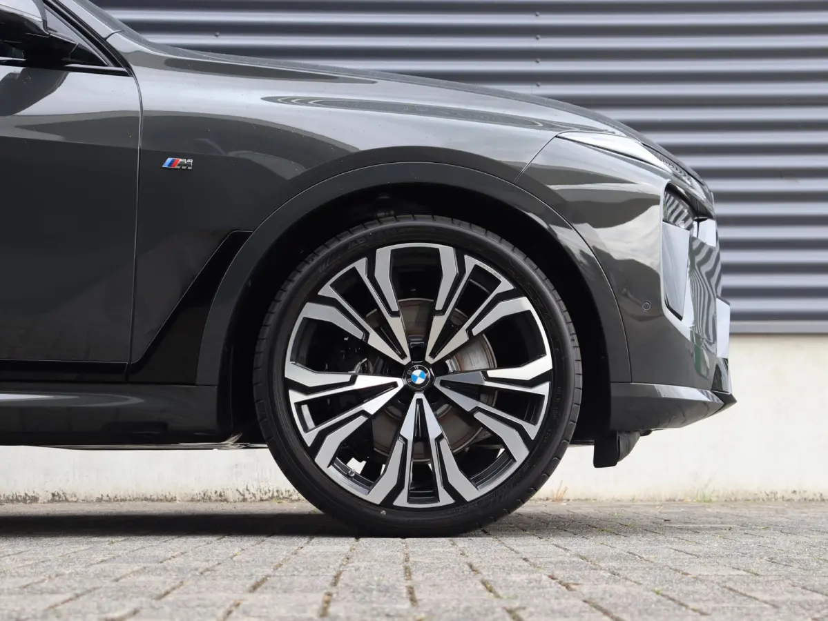 xDrive40i | M Sportpakket Pro | Bowers & Wilkins | Soft-Close | Panoramdak Sky Lounge |  Iconic Glow kristalkoplampen