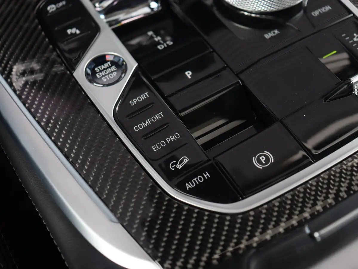 xDrive40i | M Sportpakket Pro | Bowers & Wilkins | Soft-Close | Panoramdak Sky Lounge |  Iconic Glow kristalkoplampen