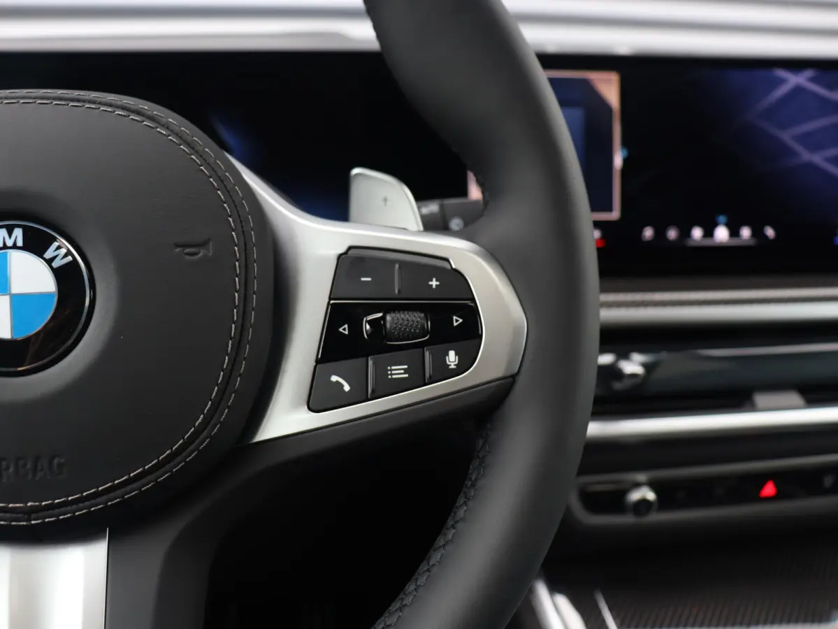 xDrive40i | M Sportpakket Pro | Bowers & Wilkins | Soft-Close | Panoramdak Sky Lounge |  Iconic Glow kristalkoplampen