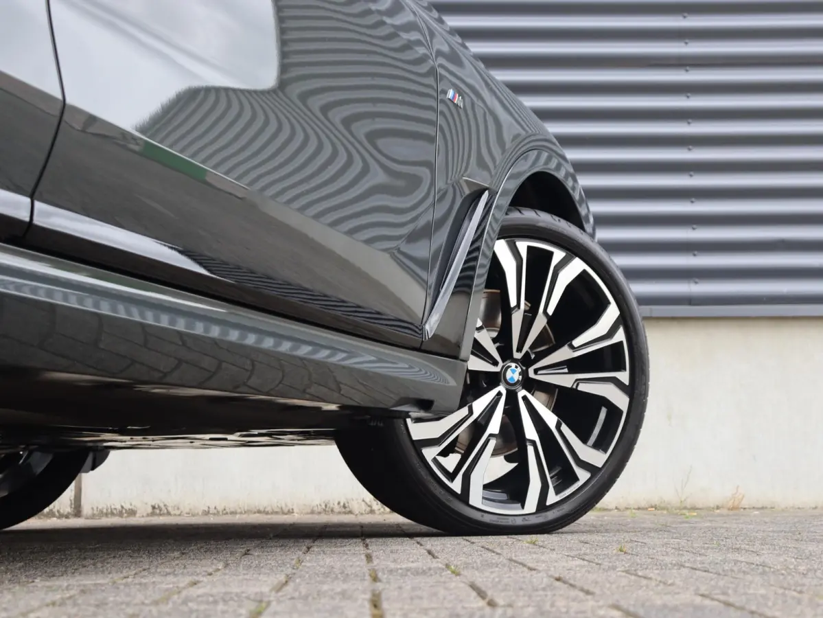 xDrive40i | M Sportpakket Pro | Bowers & Wilkins | Soft-Close | Panoramdak Sky Lounge |  Iconic Glow kristalkoplampen