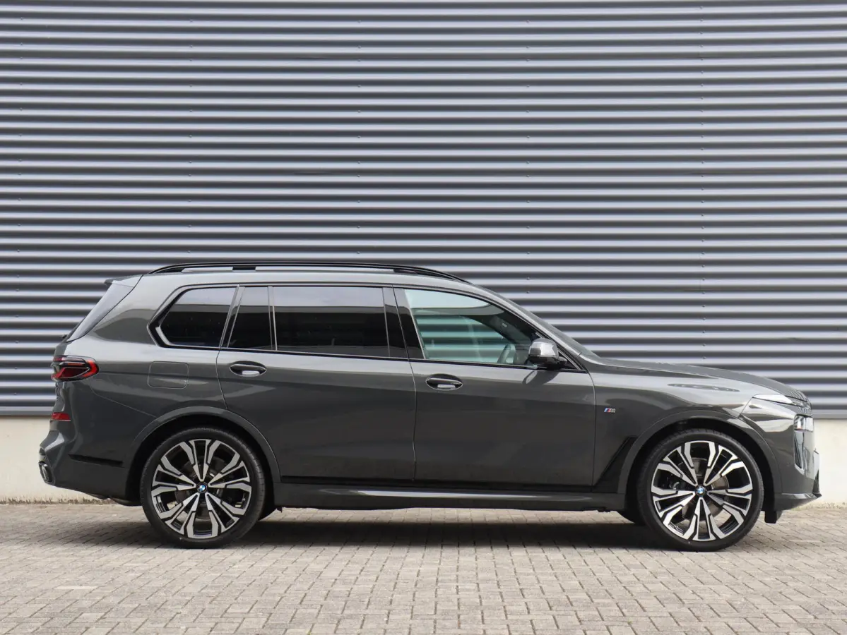 xDrive40i | M Sportpakket Pro | Bowers & Wilkins | Soft-Close | Panoramdak Sky Lounge |  Iconic Glow kristalkoplampen