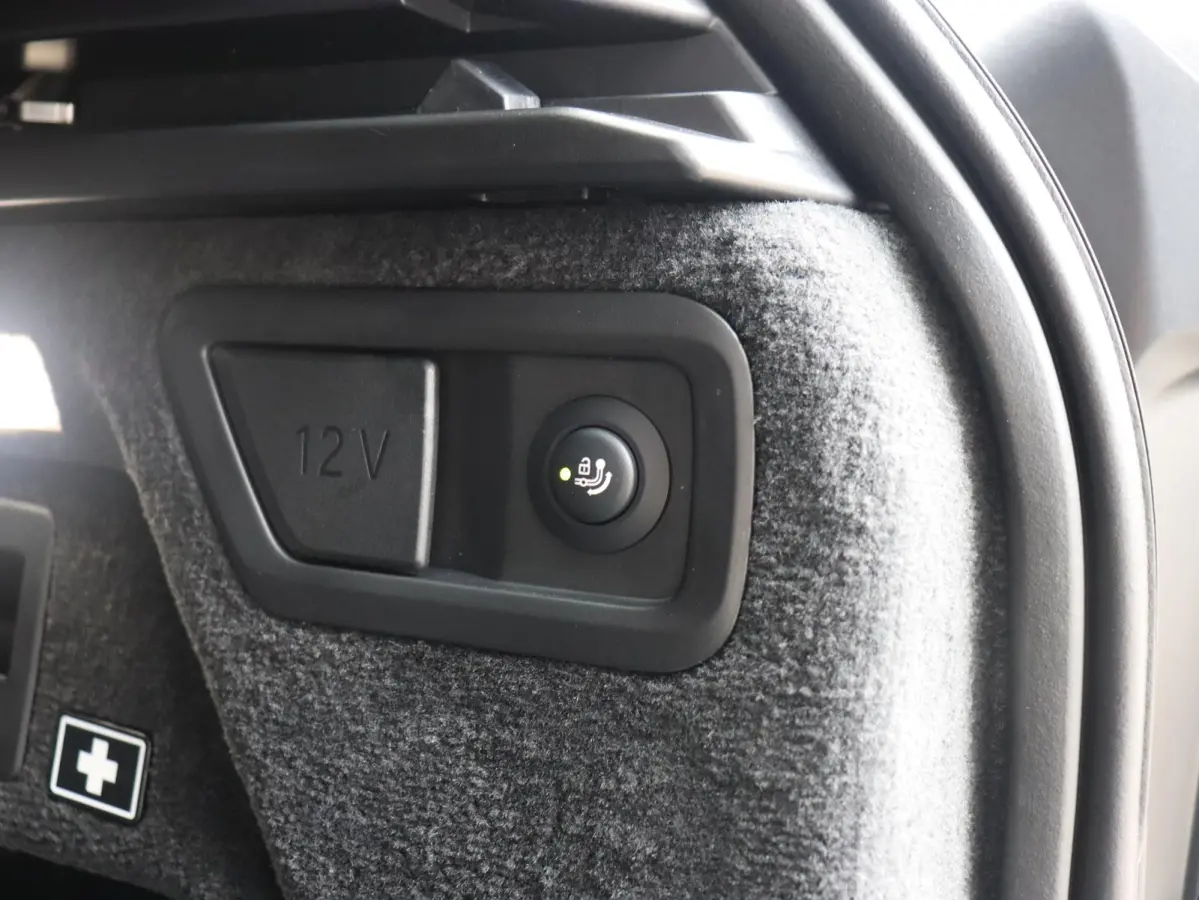 xDrive40i | M Sportpakket Pro | Bowers & Wilkins | Soft-Close | Panoramdak Sky Lounge |  Iconic Glow kristalkoplampen