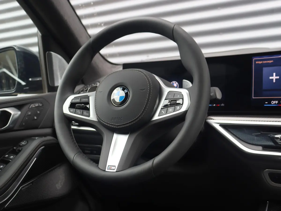 xDrive40i | M Sportpakket Pro | Bowers & Wilkins | Soft-Close | Panoramdak Sky Lounge |  Iconic Glow kristalkoplampen
