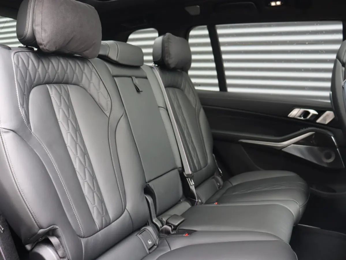 xDrive40i | M Sportpakket Pro | Bowers & Wilkins | Soft-Close | Panoramdak Sky Lounge |  Iconic Glow kristalkoplampen