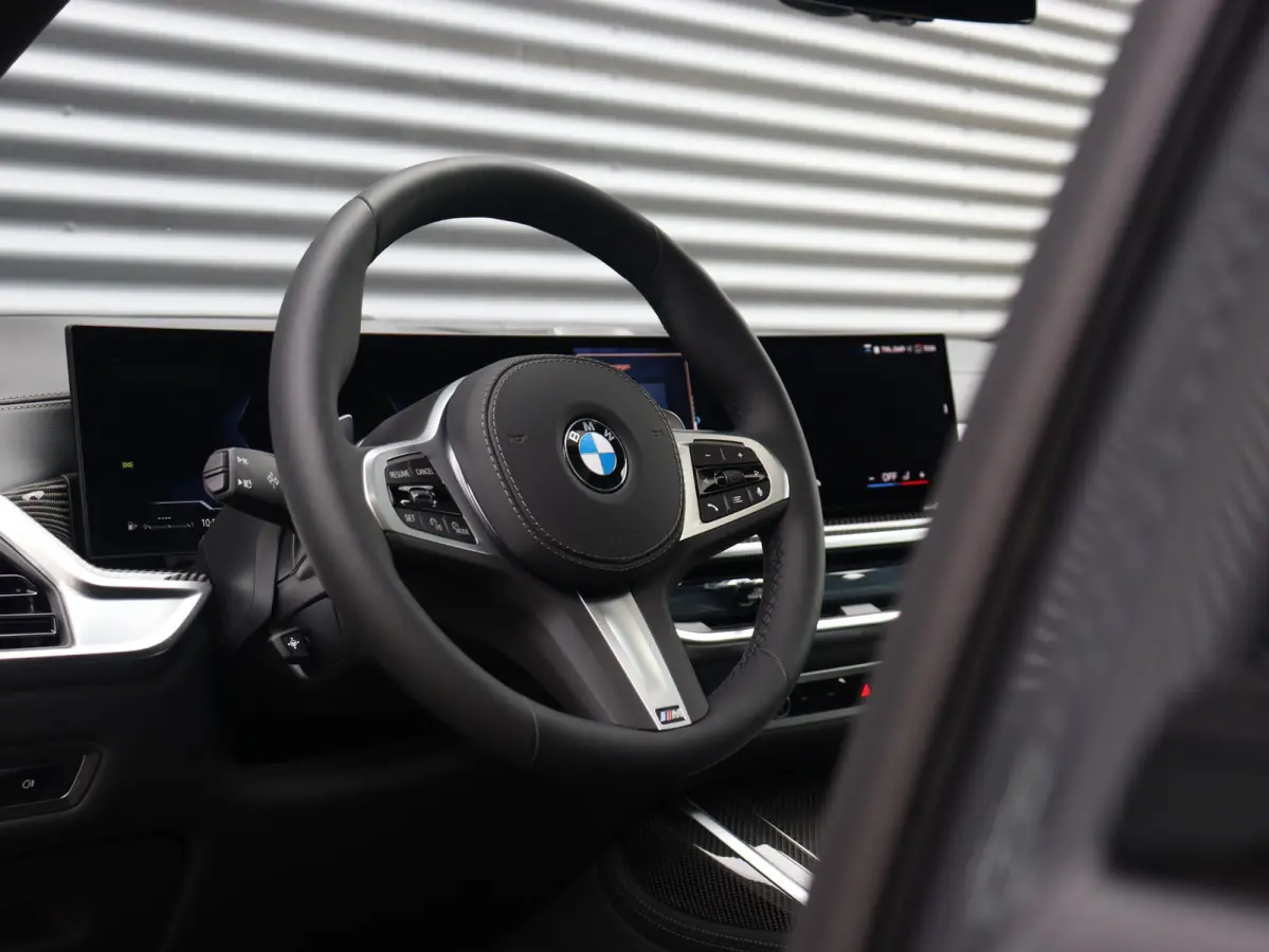 xDrive40i | M Sportpakket Pro | Bowers & Wilkins | Soft-Close | Panoramdak Sky Lounge |  Iconic Glow kristalkoplampen