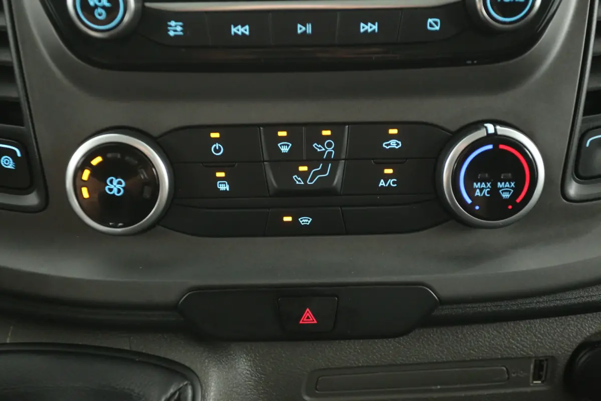 2.0 TDCI L2H1 | 2800kg Trekgew. | Airco | Cruise | Camera | 3 Zits | Carplay | Trekhaak