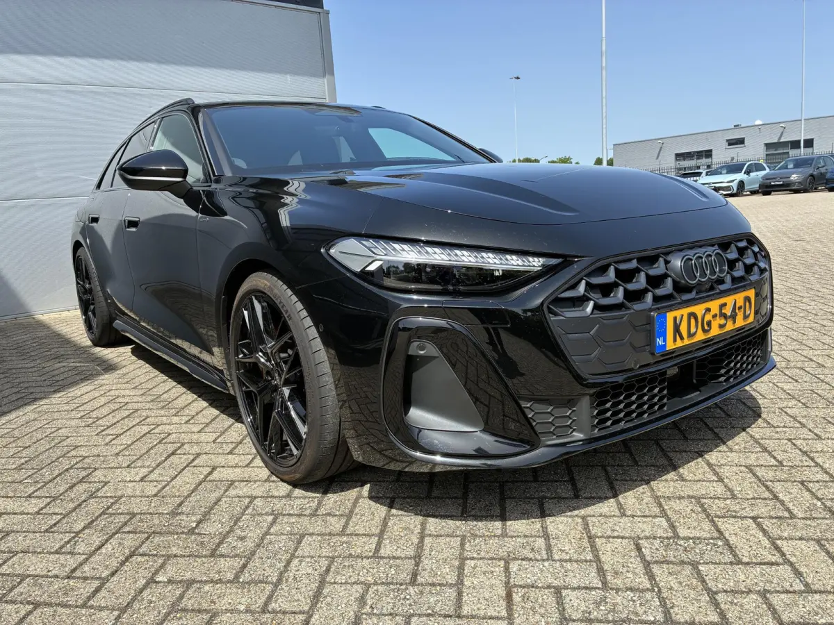 Avant 2.0 quattro S edition Navigatie | Trekhaak | 20" Lm Velgen | Achteruitrij Camera | Apple Carplay | Optiek pakket Zwart | Airco