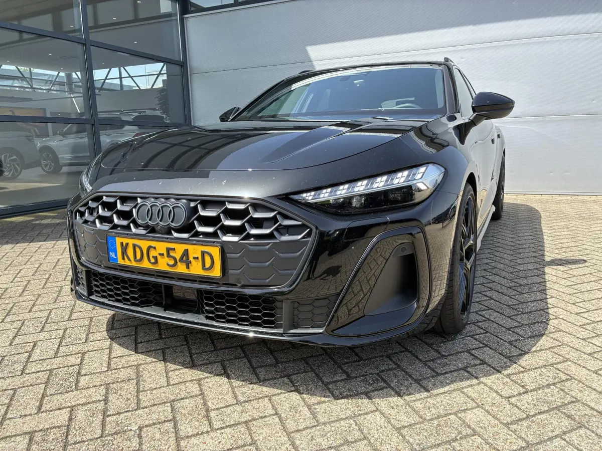 Avant 2.0 quattro S edition Navigatie | Trekhaak | 20" Lm Velgen | Achteruitrij Camera | Apple Carplay | Optiek pakket Zwart | Airco