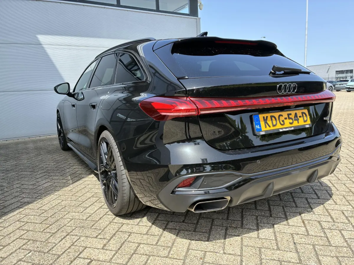 Avant 2.0 quattro S edition Navigatie | Trekhaak | 20" Lm Velgen | Achteruitrij Camera | Apple Carplay | Optiek pakket Zwart | Airco