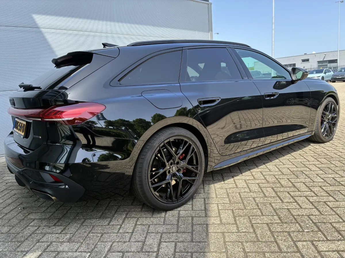 Avant 2.0 quattro S edition Navigatie | Trekhaak | 20" Lm Velgen | Achteruitrij Camera | Apple Carplay | Optiek pakket Zwart | Airco