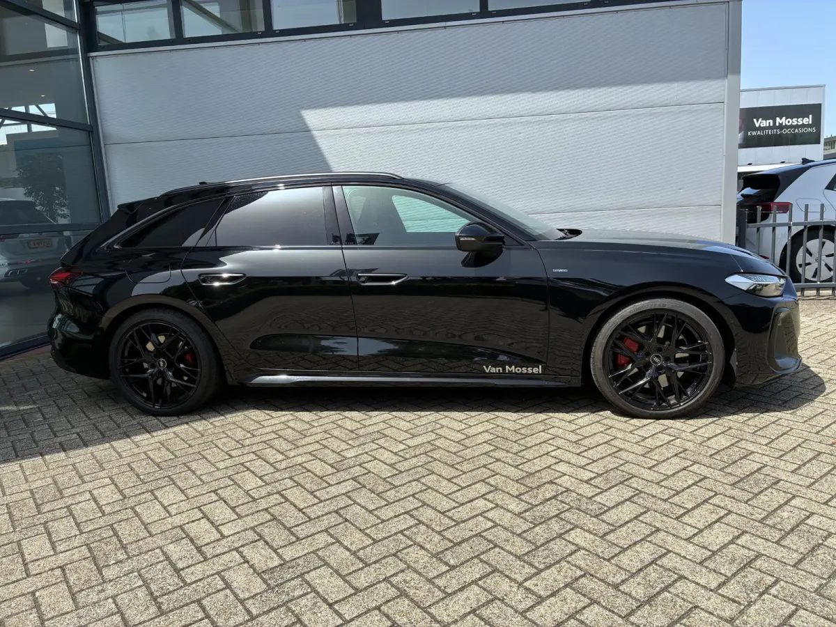 Avant 2.0 quattro S edition Navigatie | Trekhaak | 20" Lm Velgen | Achteruitrij Camera | Apple Carplay | Optiek pakket Zwart | Airco
