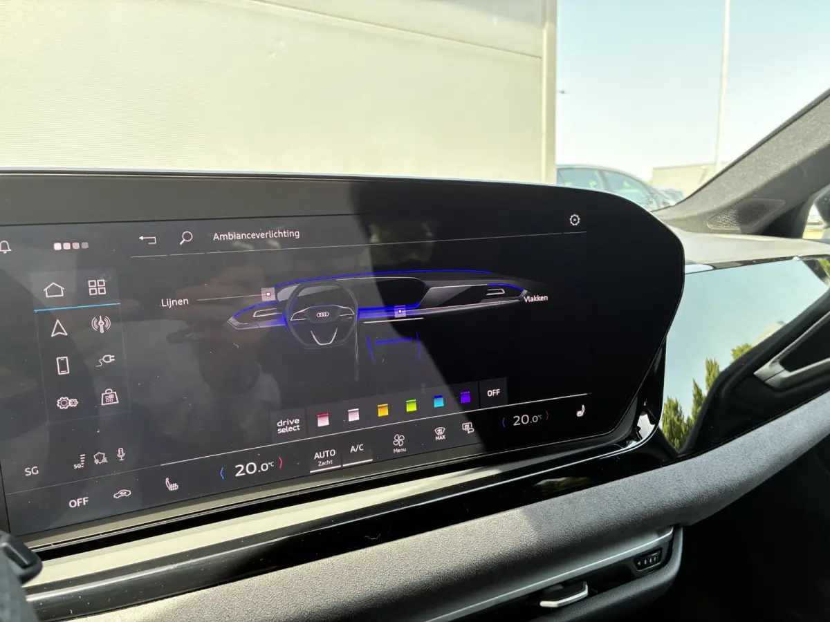 Avant 2.0 quattro S edition Navigatie | Trekhaak | 20" Lm Velgen | Achteruitrij Camera | Apple Carplay | Optiek pakket Zwart | Airco