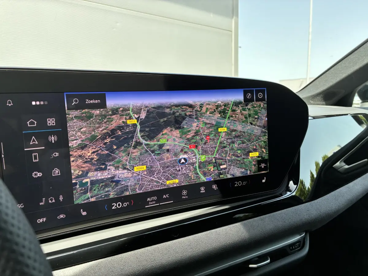 Avant 2.0 quattro S edition Navigatie | Trekhaak | 20" Lm Velgen | Achteruitrij Camera | Apple Carplay | Optiek pakket Zwart | Airco