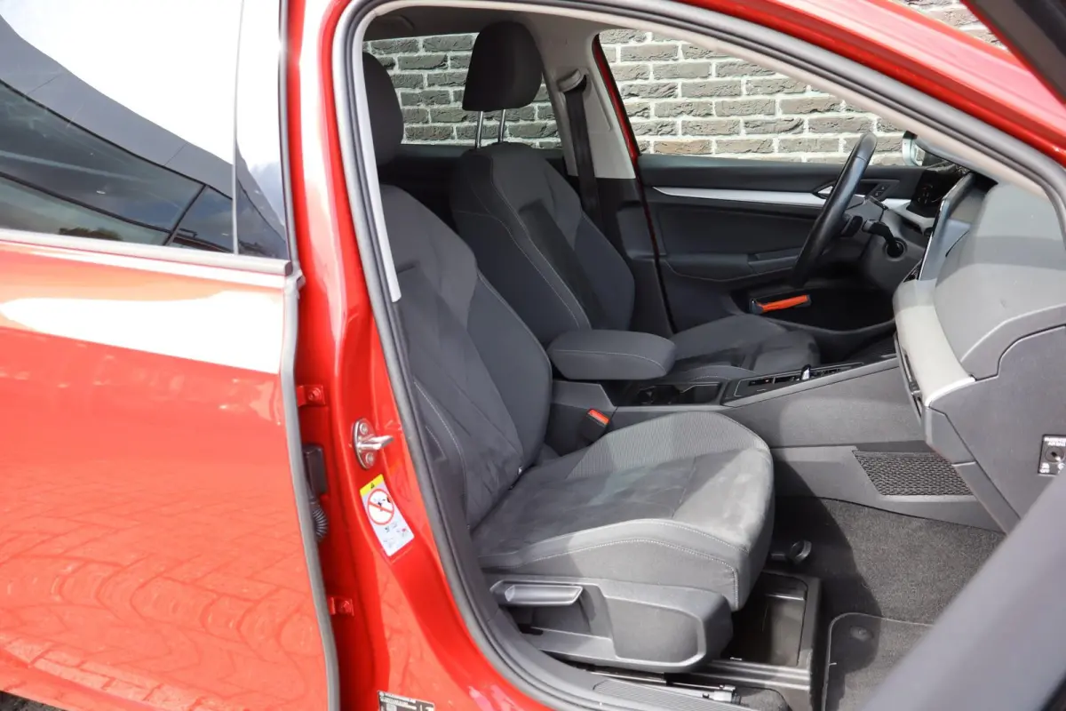 1.0 eTSI 110pk DSG Life | Navigatie | Trekhaak Afneembaar | Ergonomische Bestuurdersstoel
