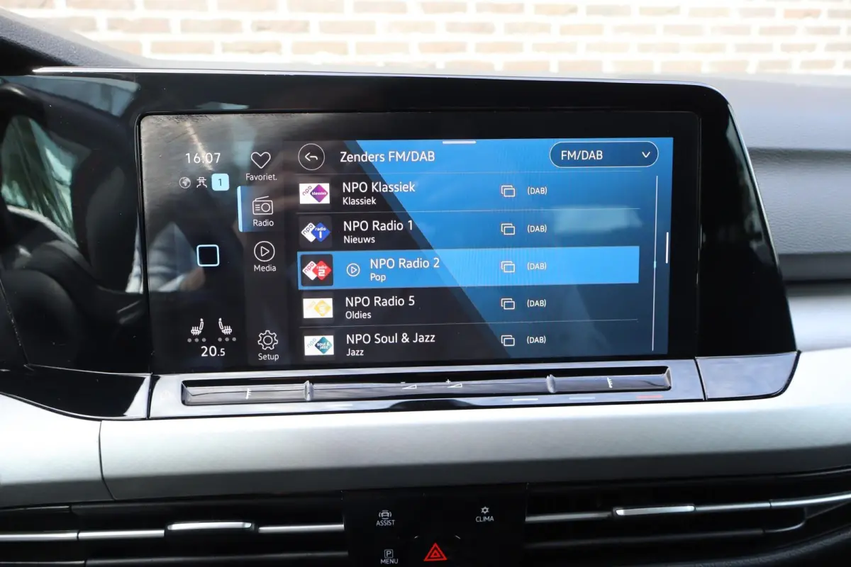1.0 eTSI 110pk DSG Life | Navigatie | Trekhaak Afneembaar | Ergonomische Bestuurdersstoel