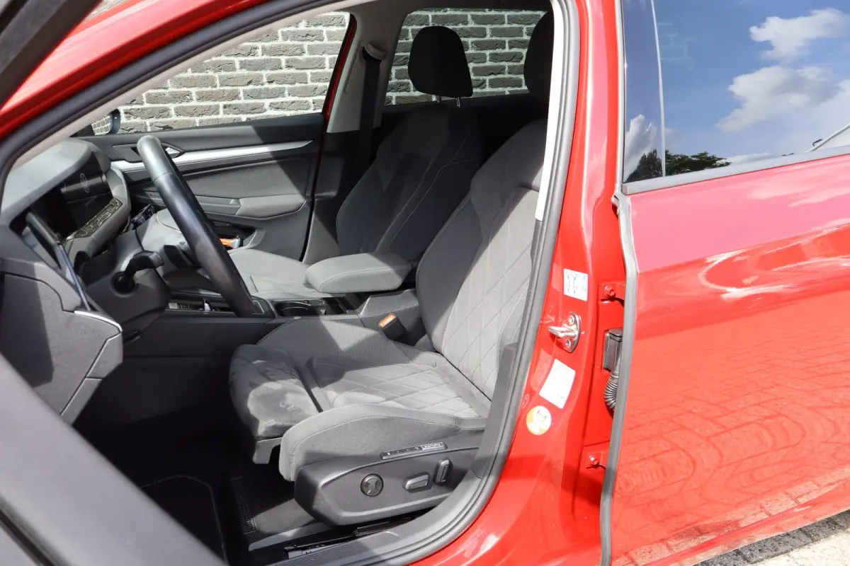 1.0 eTSI 110pk DSG Life | Navigatie | Trekhaak Afneembaar | Ergonomische Bestuurdersstoel