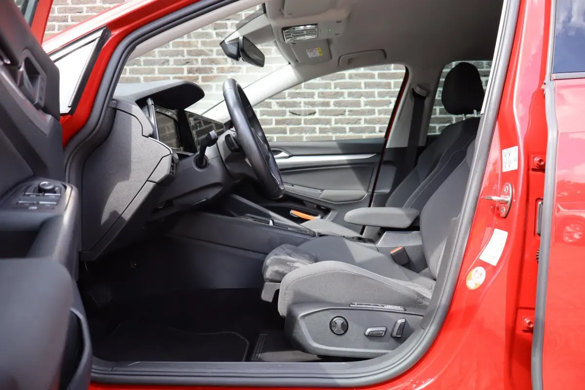 1.0 eTSI 110pk DSG Life | Navigatie | Trekhaak Afneembaar | Ergonomische Bestuurdersstoel