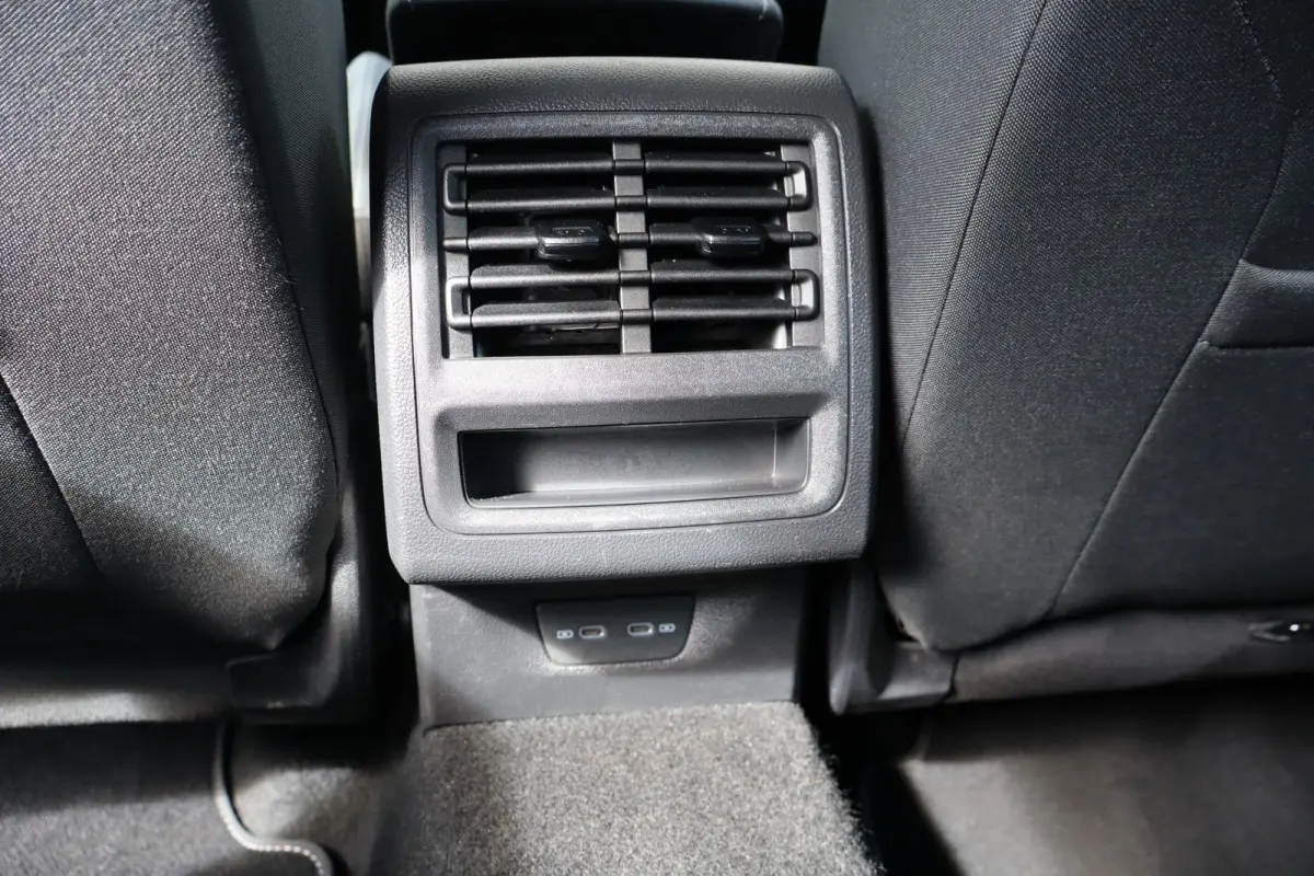 1.0 eTSI 110pk DSG Life | Navigatie | Trekhaak Afneembaar | Ergonomische Bestuurdersstoel