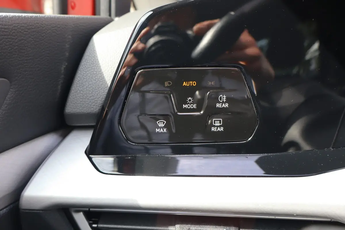 1.0 eTSI 110pk DSG Life | Navigatie | Trekhaak Afneembaar | Ergonomische Bestuurdersstoel