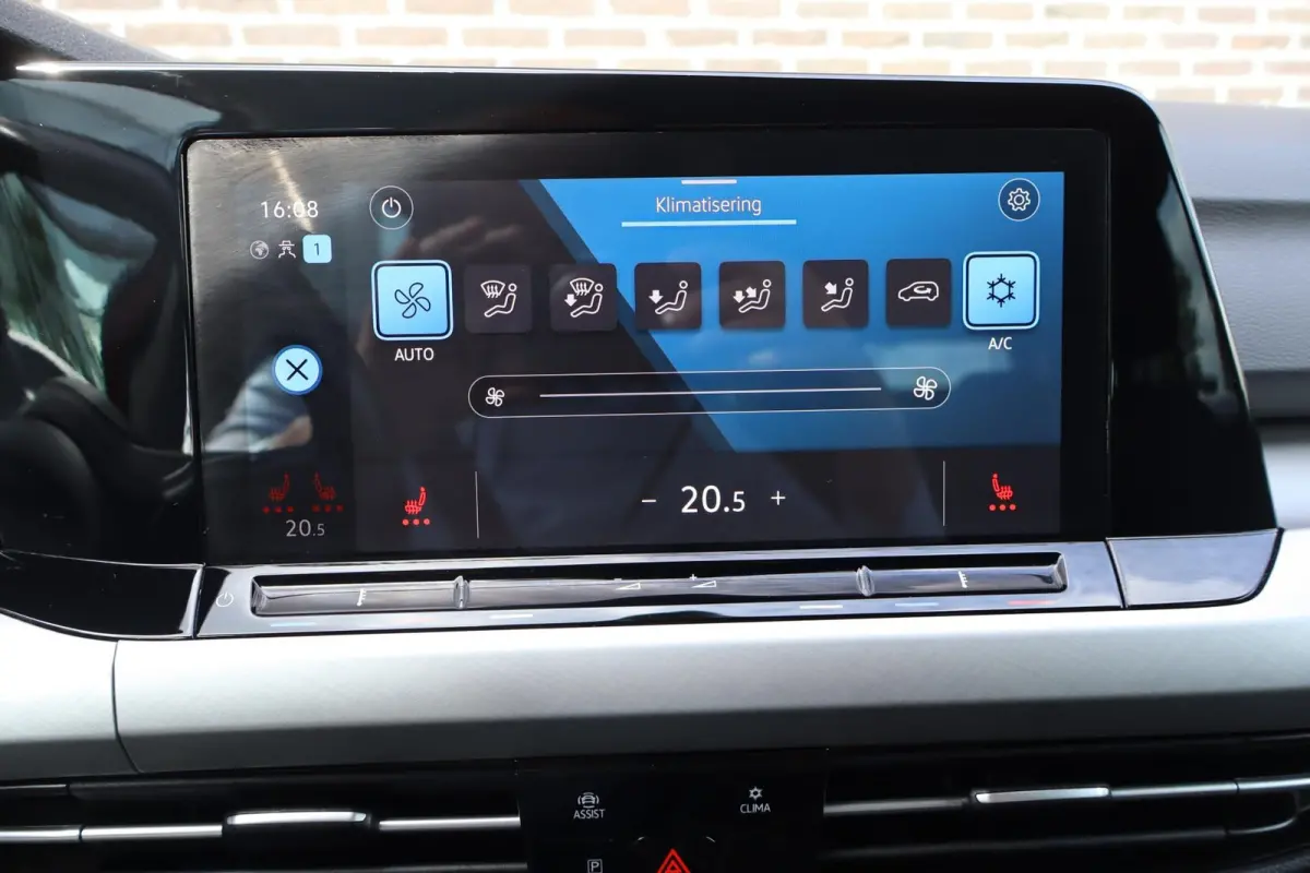 1.0 eTSI 110pk DSG Life | Navigatie | Trekhaak Afneembaar | Ergonomische Bestuurdersstoel