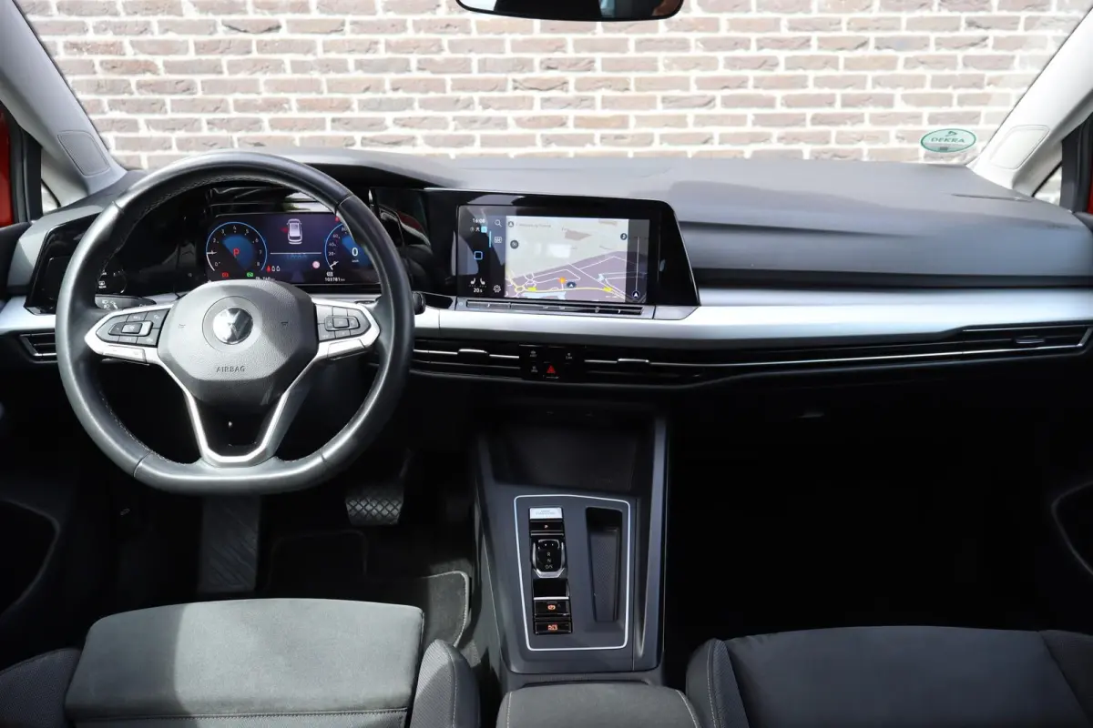 1.0 eTSI 110pk DSG Life | Navigatie | Trekhaak Afneembaar | Ergonomische Bestuurdersstoel