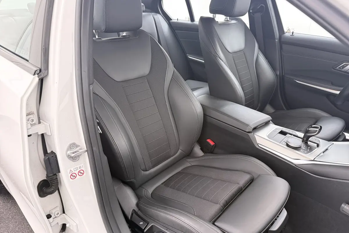 320i M-Sport Shadow Line M-Sportstoelen Stoelverw Carplay 18'LMV